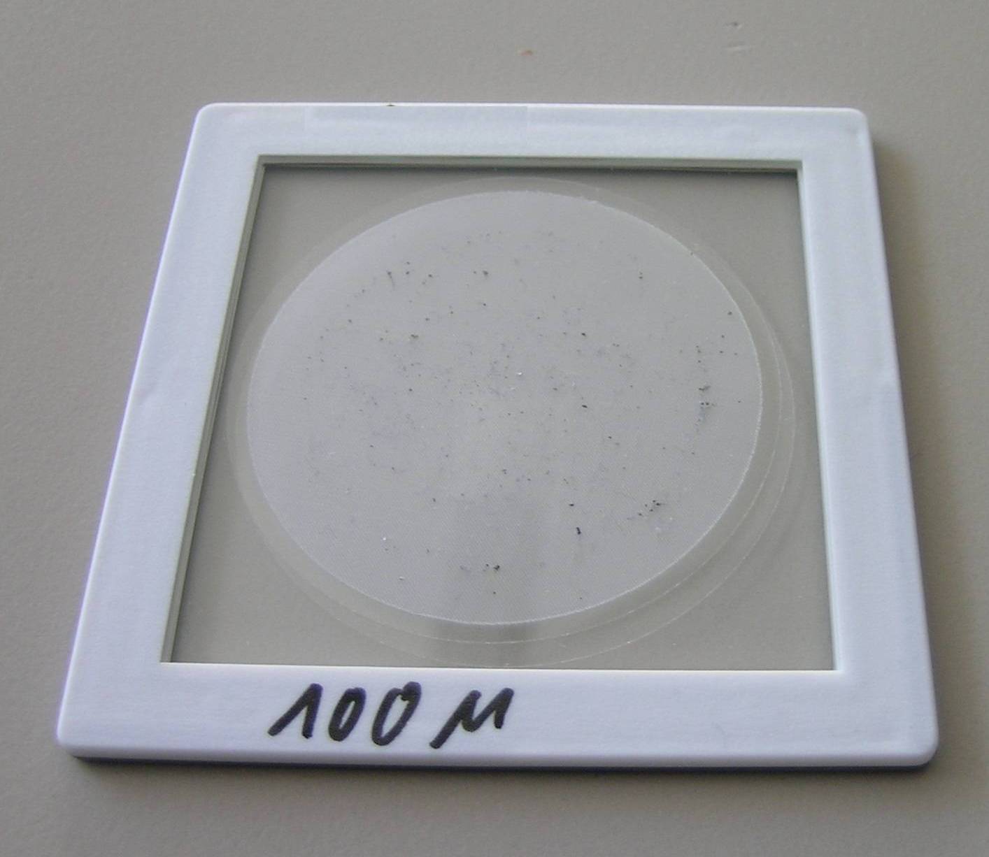 Membrane filtrante conserv�e dans le cache diapositive